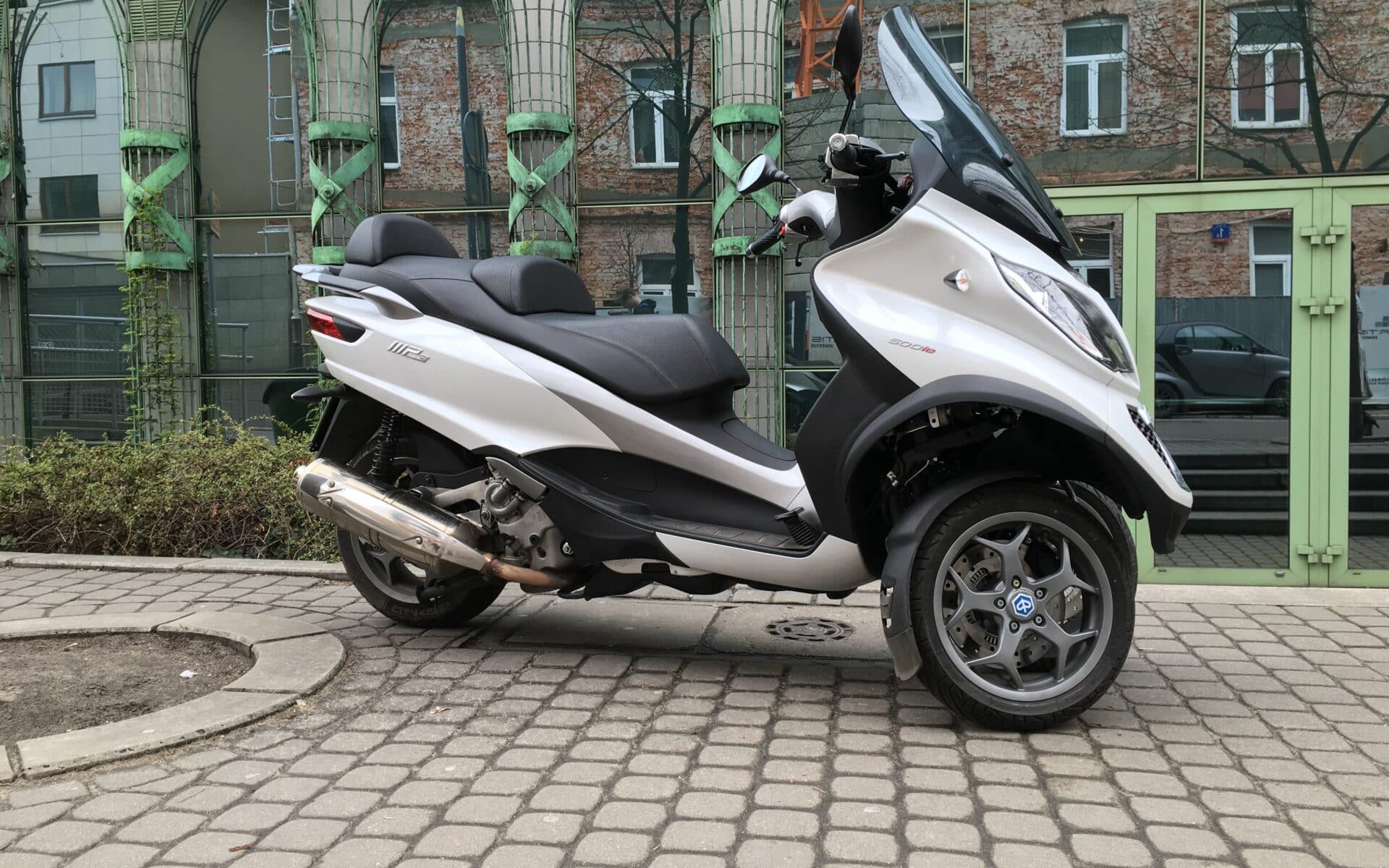 Test Piaggio MP3 500 ie ABS/ASR #1: Pierwsze wrażenia z jazdy trójkołowym skuterem