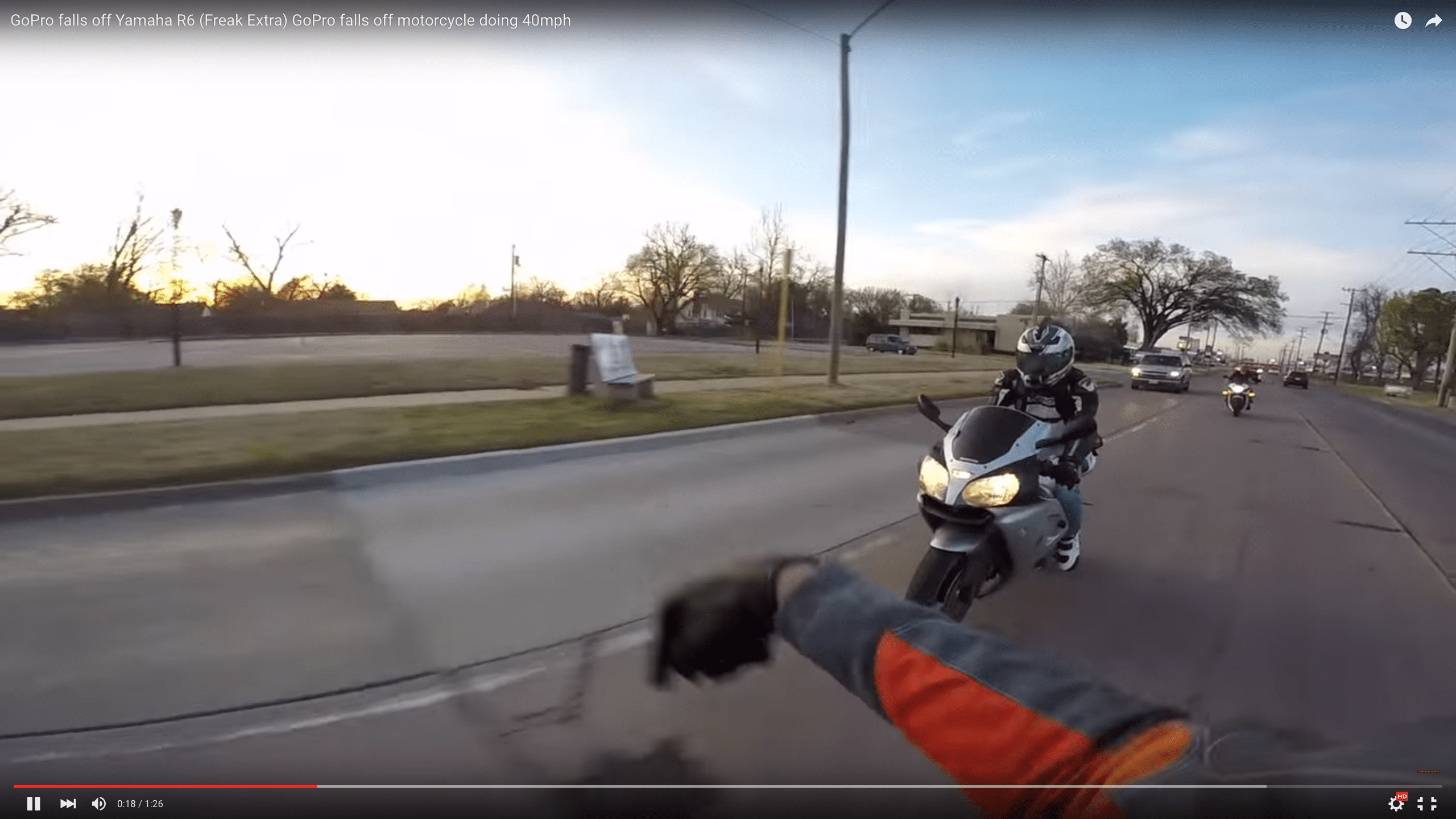 Yamaha R6 i upadek kamery GoPro przy 65 km/h. Czy sprzęt przetrwał?