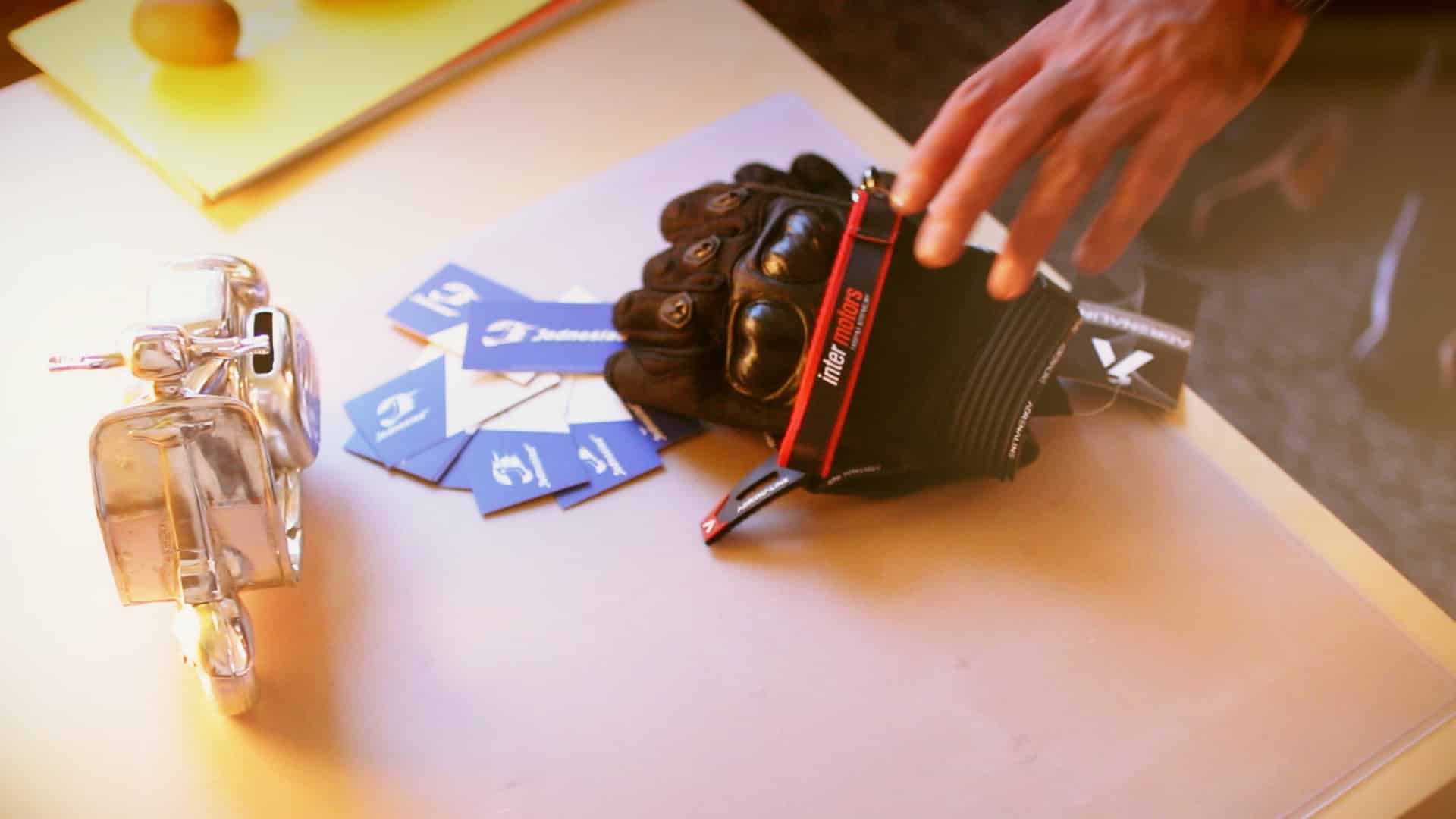 Jak się ubrać na motocykl lub skuter? Strój minimum (co obowiązkowo musisz posiadać)