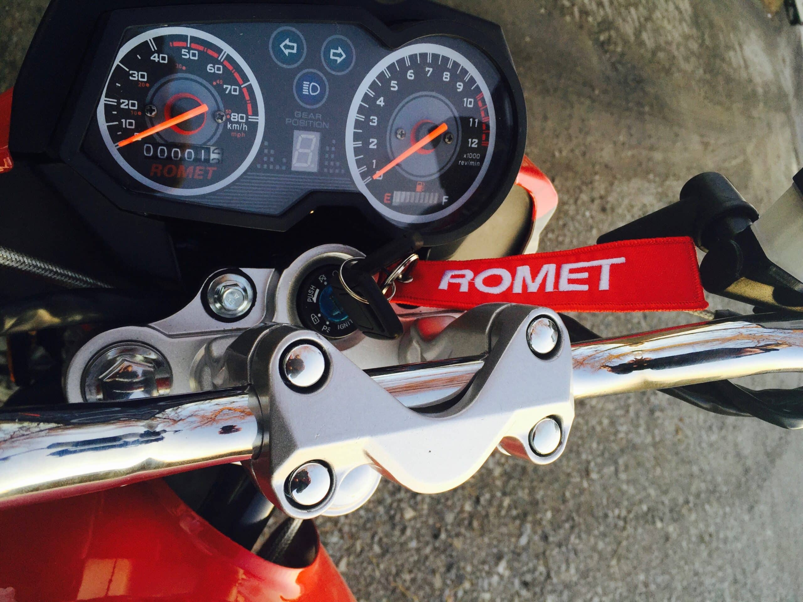 Przekroczenie prędkości 45 km/h motorowerem lub skuterem 50 ccm: Co za to grozi?