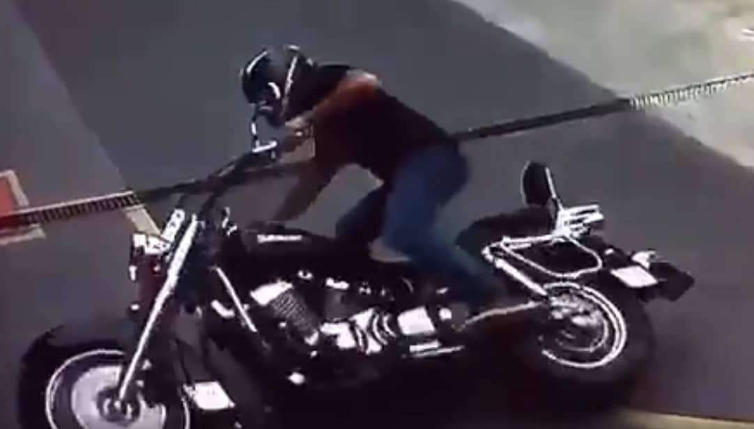 Brak szkoły jazdy na małych motocyklach = problemy z dużymi (Honda VT 750 Shadow Classic)