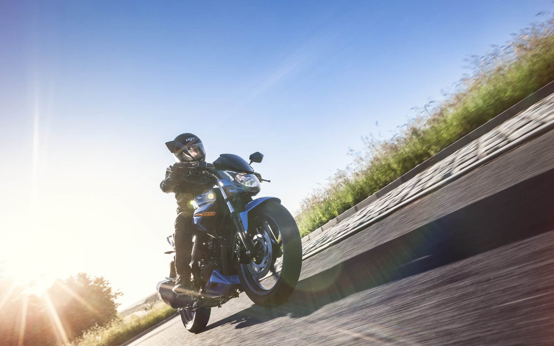 Junak RS 125: Poznaj sportowy motocykl na prawo jazdy B w 90 sekund