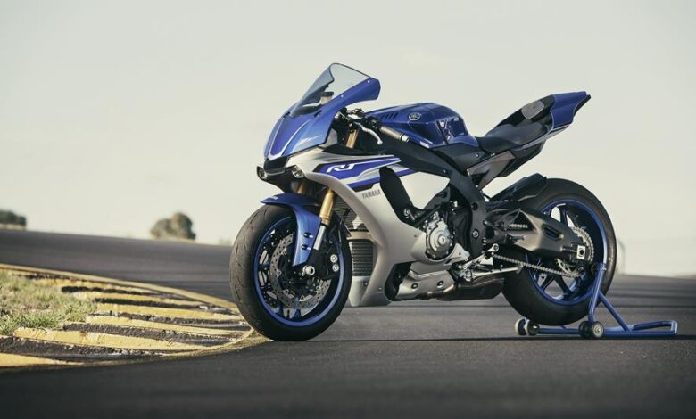Ewolucja modelu Yamaha R1 – zobacz jak zmieniał się na przestrzeni 18 lat!