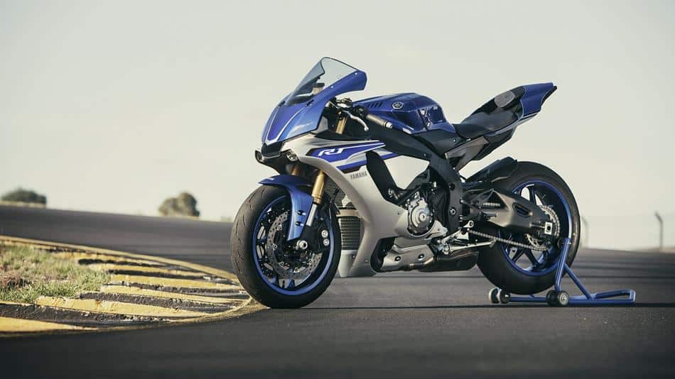 Ewolucja modelu Yamaha R1 – zobacz jak zmieniał się na przestrzeni 18 lat!