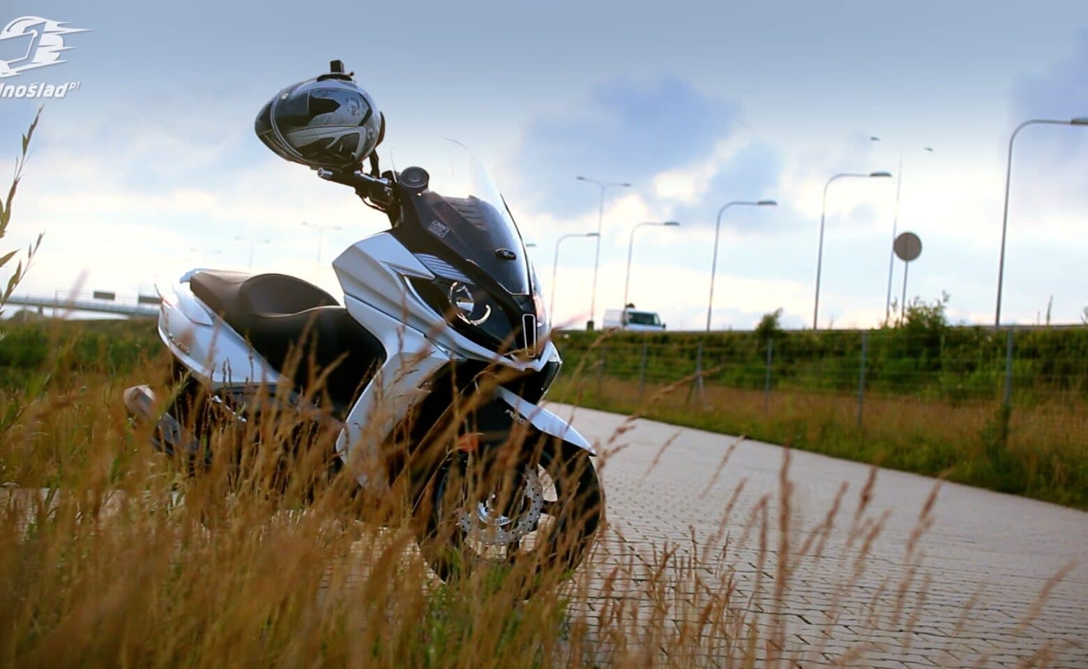 Kymco New Downtown 350i ABS 2016: Wszystko co powinieneś wiedzieć o tym skuterze