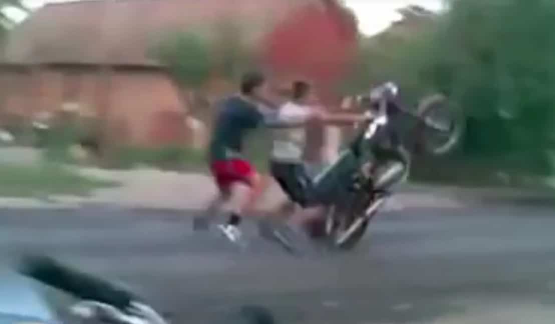 Kompilacja śmiesznych motocyklowych wypadków