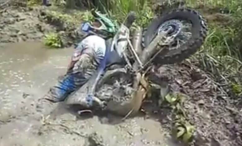 Jeździsz motocyklem w terenie? Nie ufaj swoim kolegom