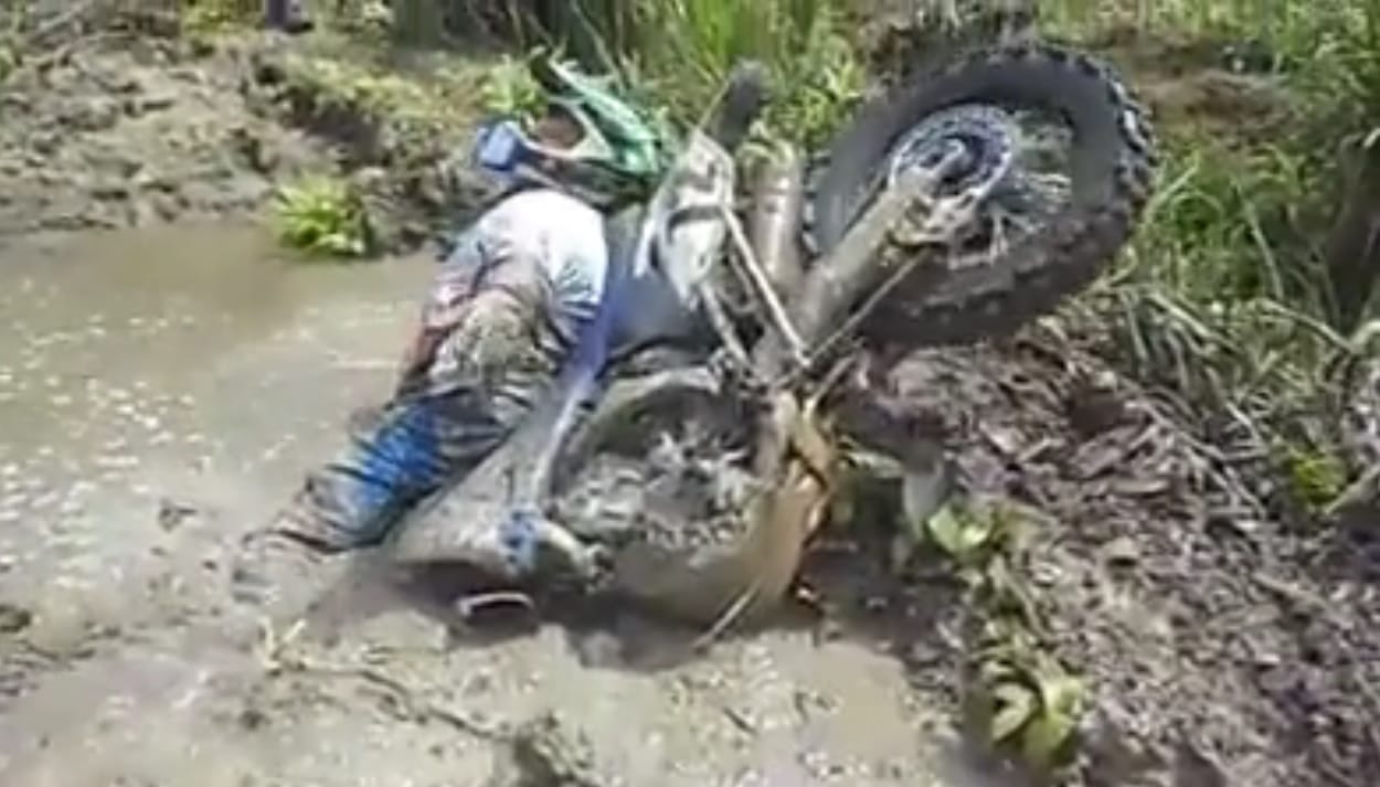 Jeździsz motocyklem w terenie? Nie ufaj swoim kolegom
