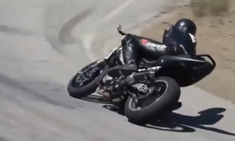 Motocyklista bez ręki – pasja daje siłę