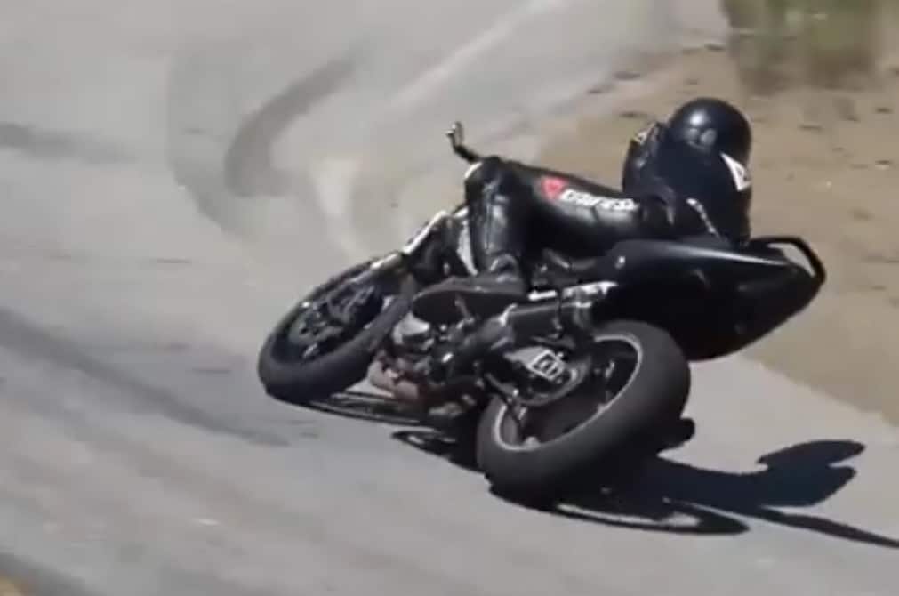 Motocyklista bez ręki – pasja daje siłę