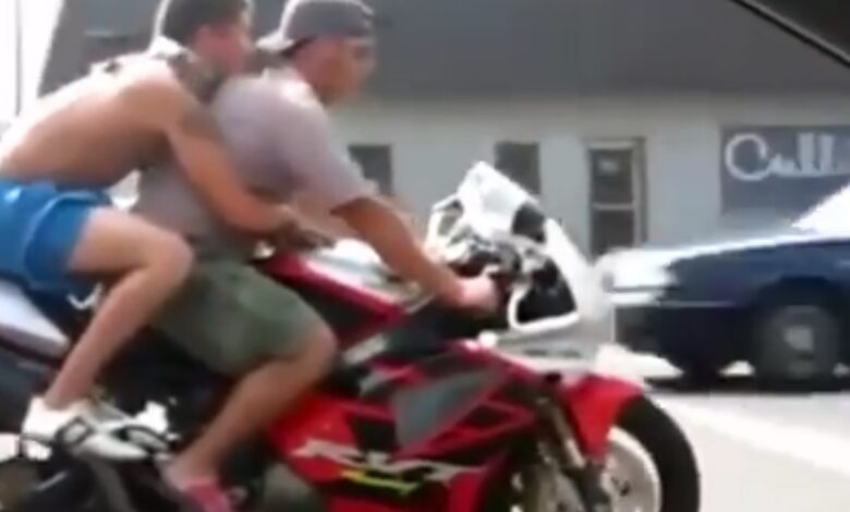 Kombinezon z ludzkiej skóry – najlepszy do wygłupów na motocyklu Honda VTR 1000