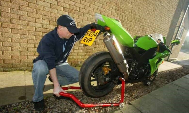 Kupujemy motocykl używany zimą: Czy warto?