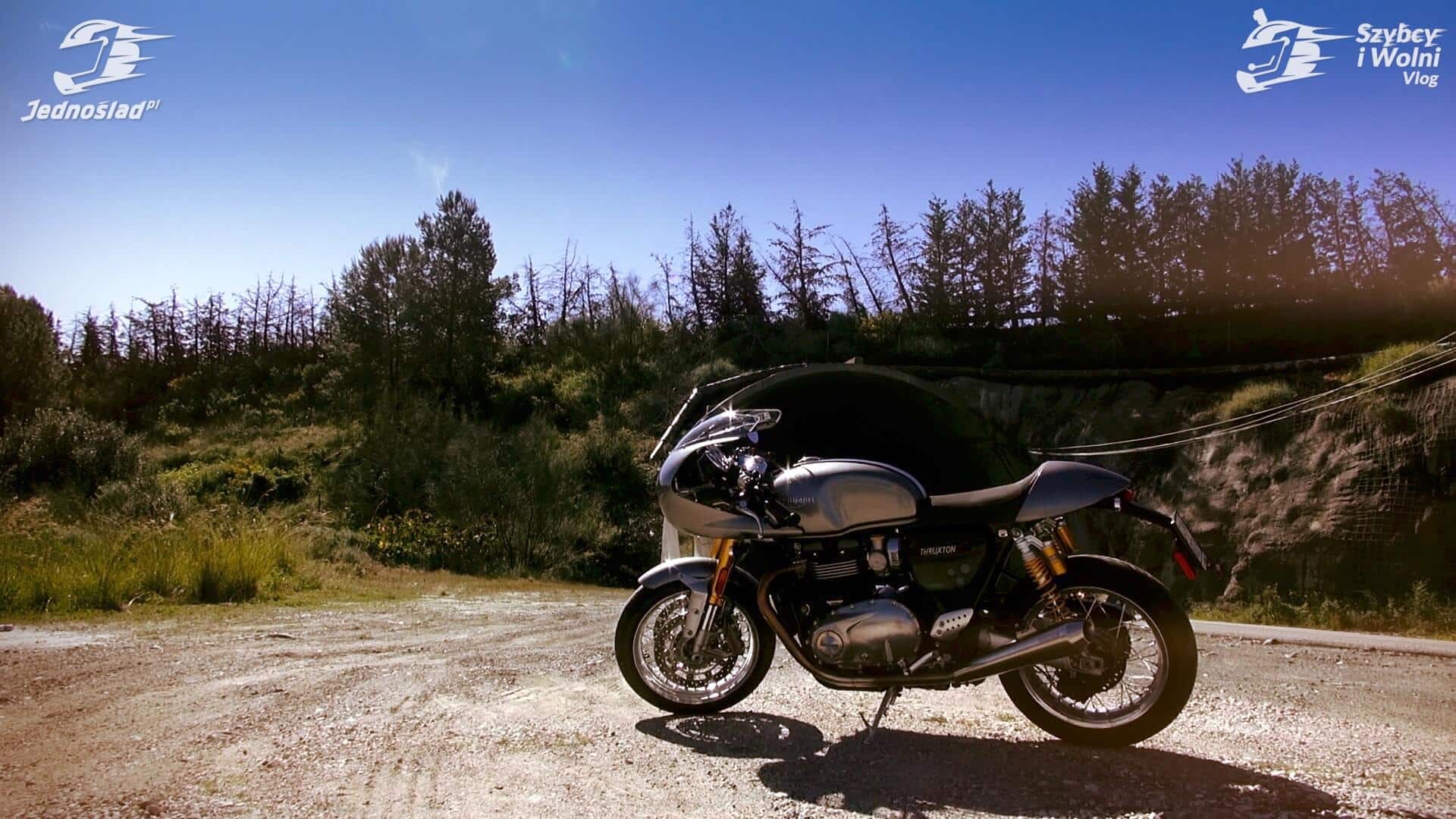 Triumph Thruxton 1200 R: 27 na plusie, pełne słońce i 50 km w linii prostej do Afryki #84 Szybcy i Wolni