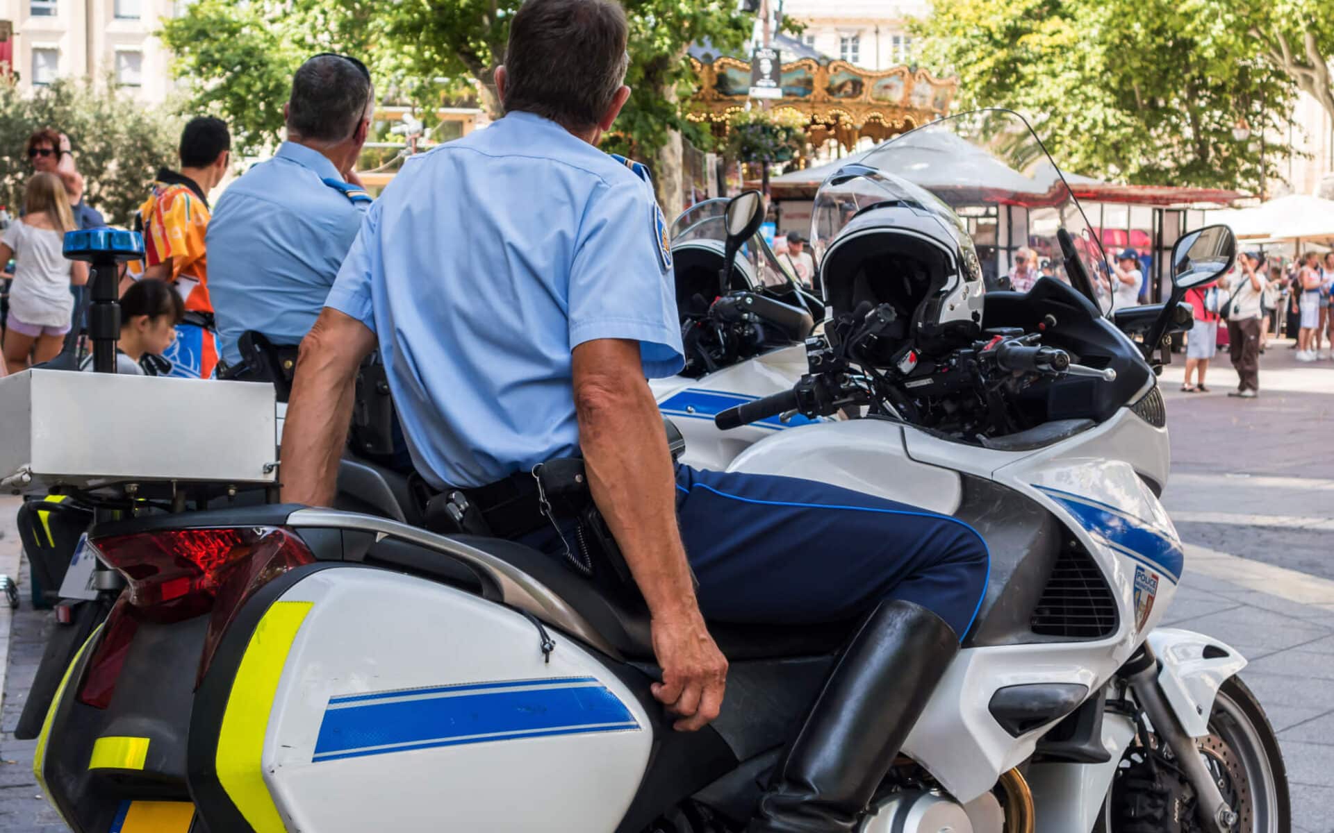 Policja? Mrugajmy światłami, pomóżmy sobie nawzajem. O najdurniejszej akcji o jakiej słyszałem