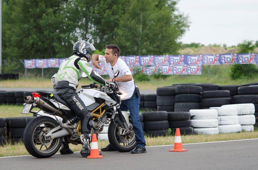 Te błędy popełniają początkujący motocykliści. Czy tobie również się przydarzyły?