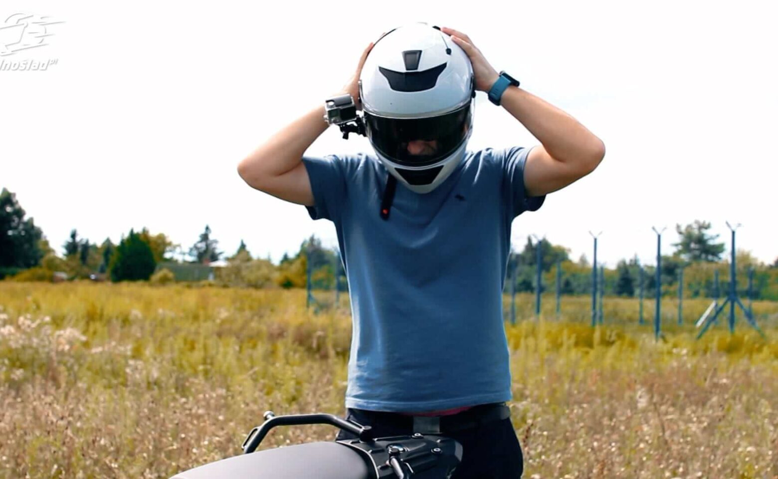 Mój nowy kask BMW Street X: Uniwersalny, komfortowy i z blendą przeciwsłoneczną
