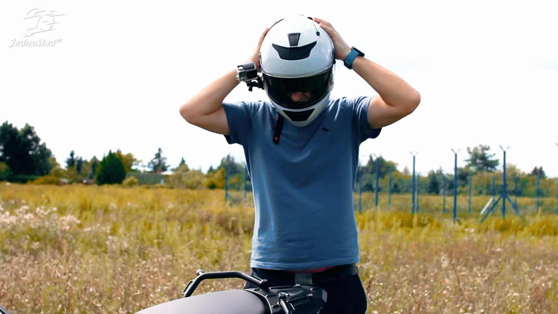 Mój nowy kask BMW Street X: Uniwersalny, komfortowy i z blendą przeciwsłoneczną