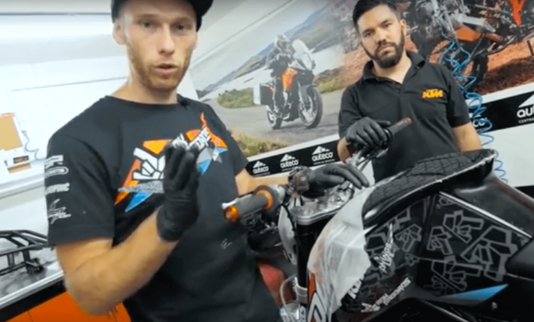 Jak odpowietrzyć hamulce w motocyklu? Rok Bagoros radzi