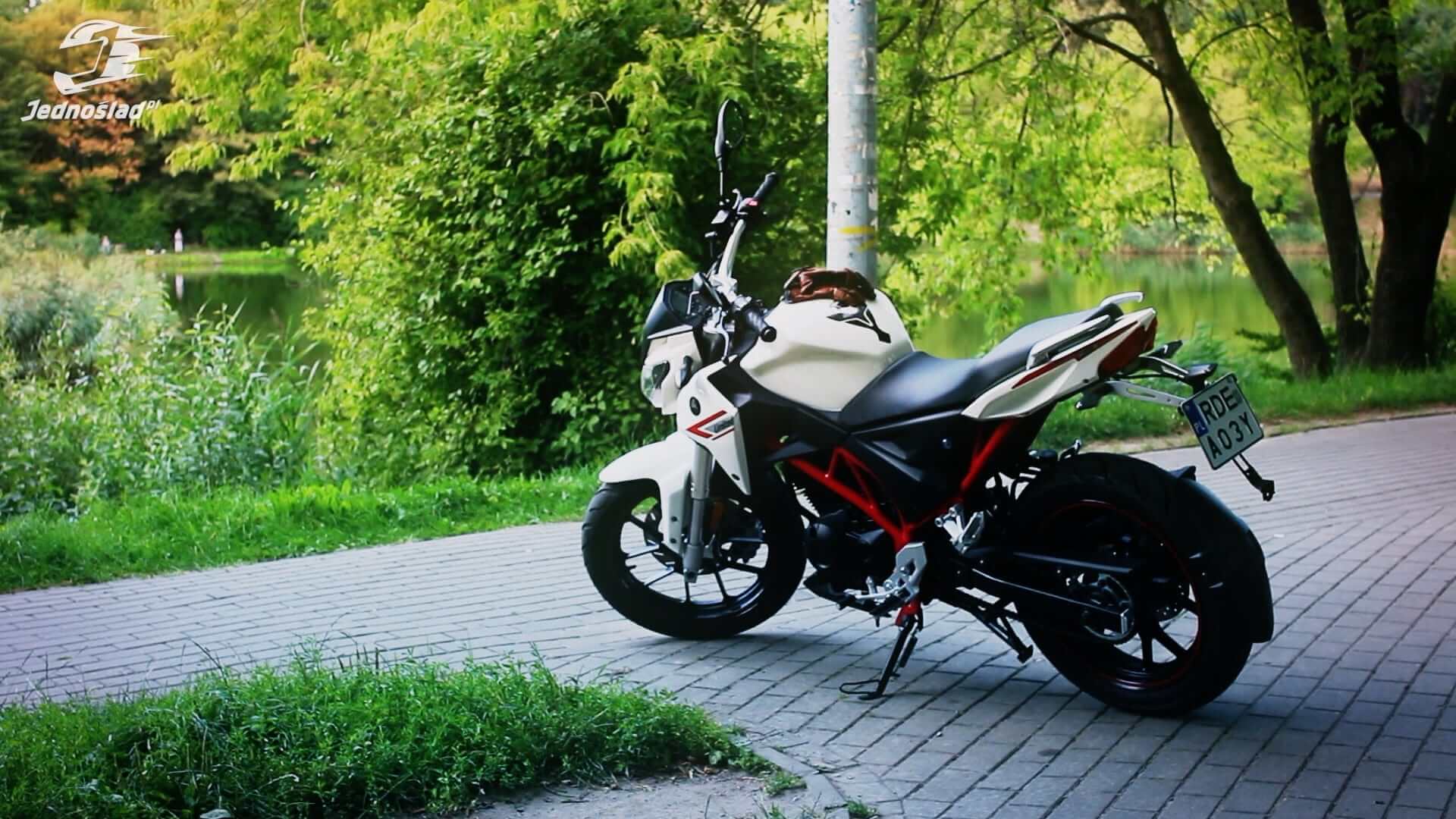 Romet Z-One R 125 2017: Dobrze brzmi, mało pali i nie ma gaźnika
