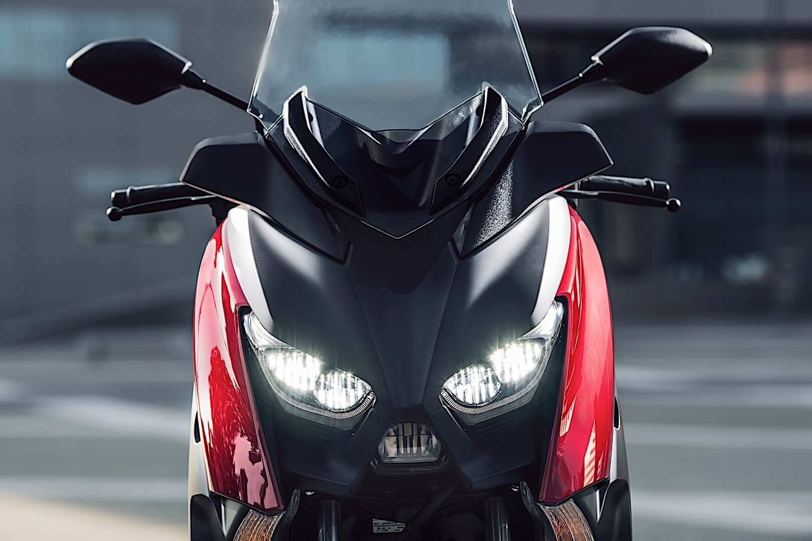 Nowa Yamaha X-MAX 125 2018 z kontrolą trakcji, oświetleniem LED i bogatym wyposażeniem