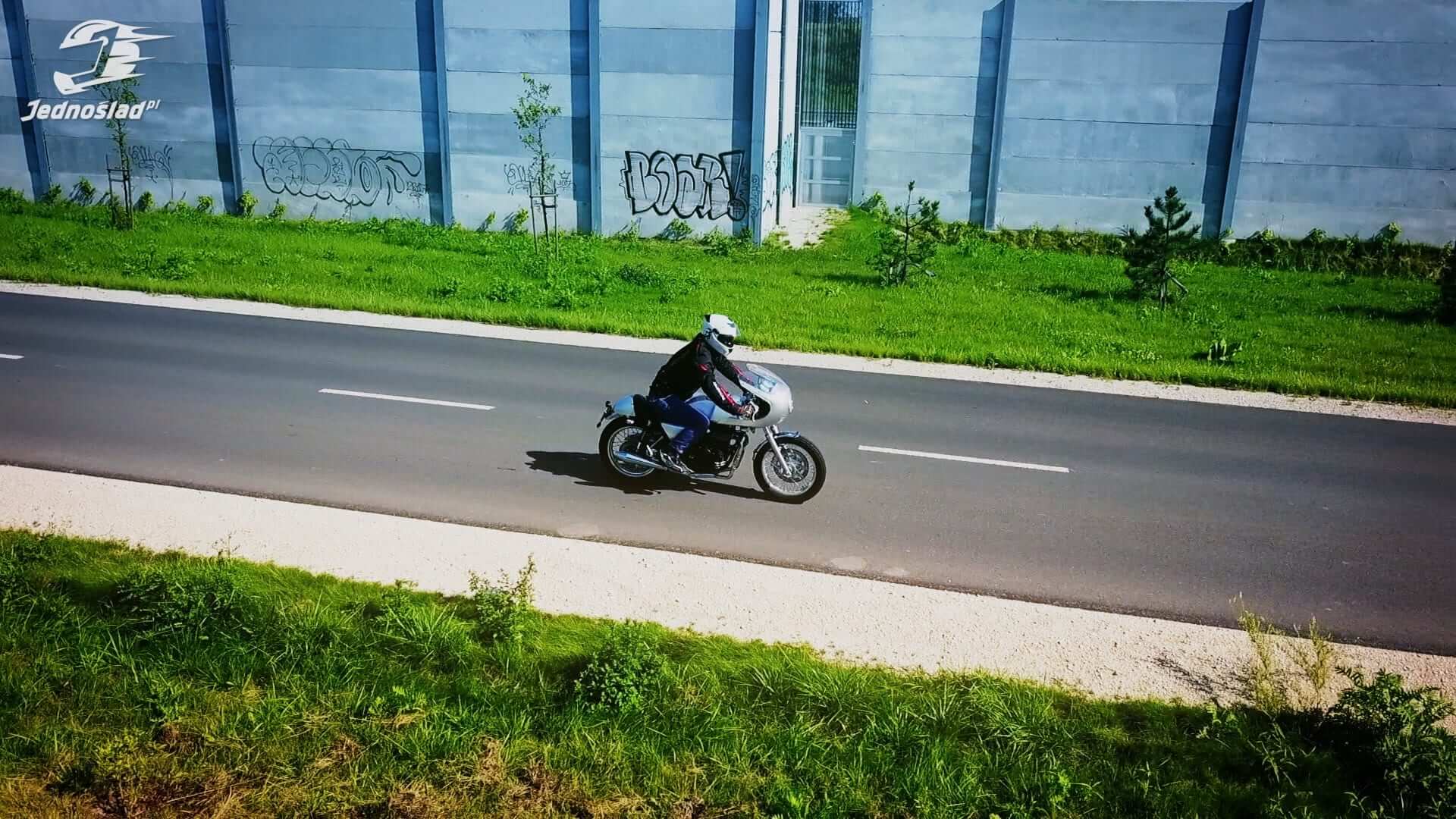 Romet Classic 400 Cafe Racer: Twe piękno w całej ozdobie…