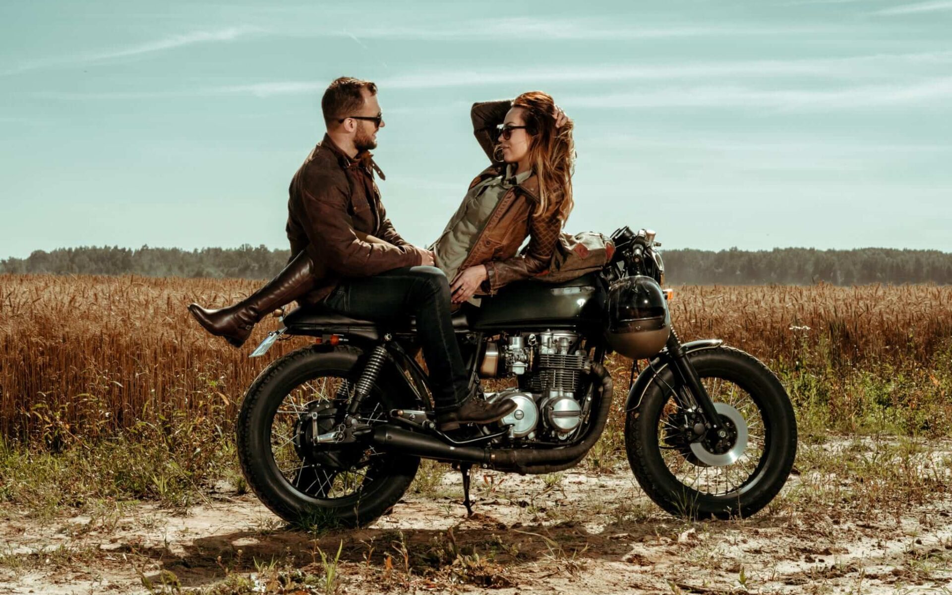 Jazda motocyklem po zdanym egzaminie, ale przed odbiorem prawa jazdy. Co za to grozi?