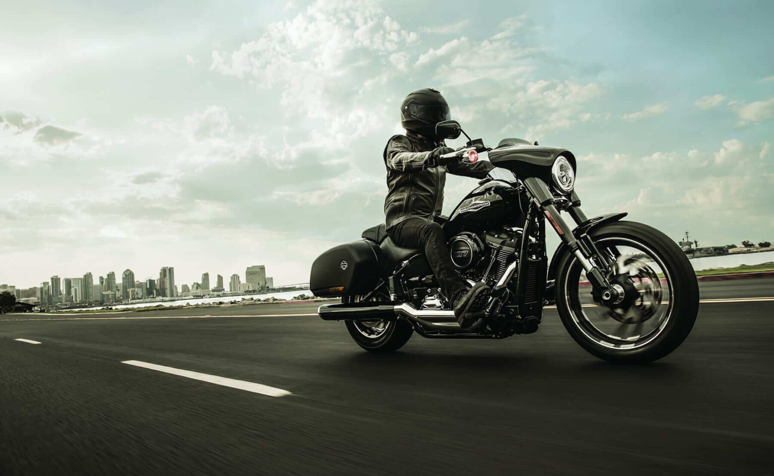 Harley-Davidson Sport Glide 2018: agresywna stylistyka i wszechstronność