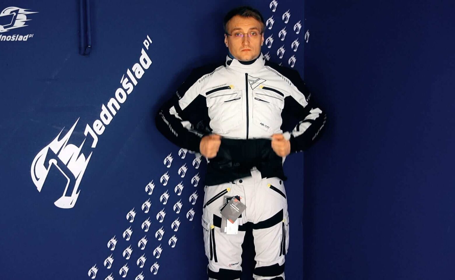 W czym jeździć jesienią i zimą, aby się nie przeziębić na motocyklu? (Modeka Tacoma)