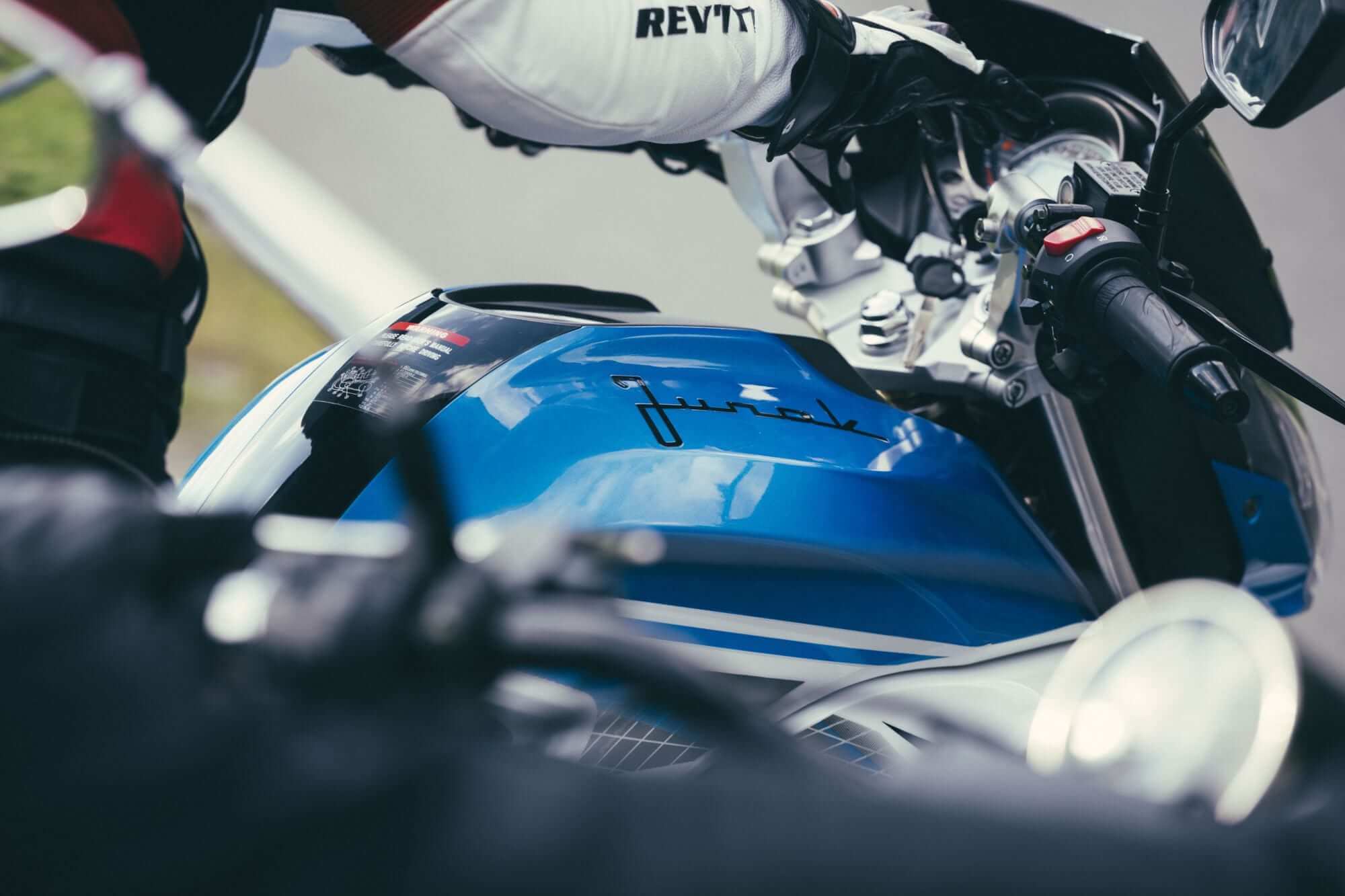 Junak: Zima to najistotniejsza pora roku dla twojego motocykla. O zimowaniu dwóch kółek