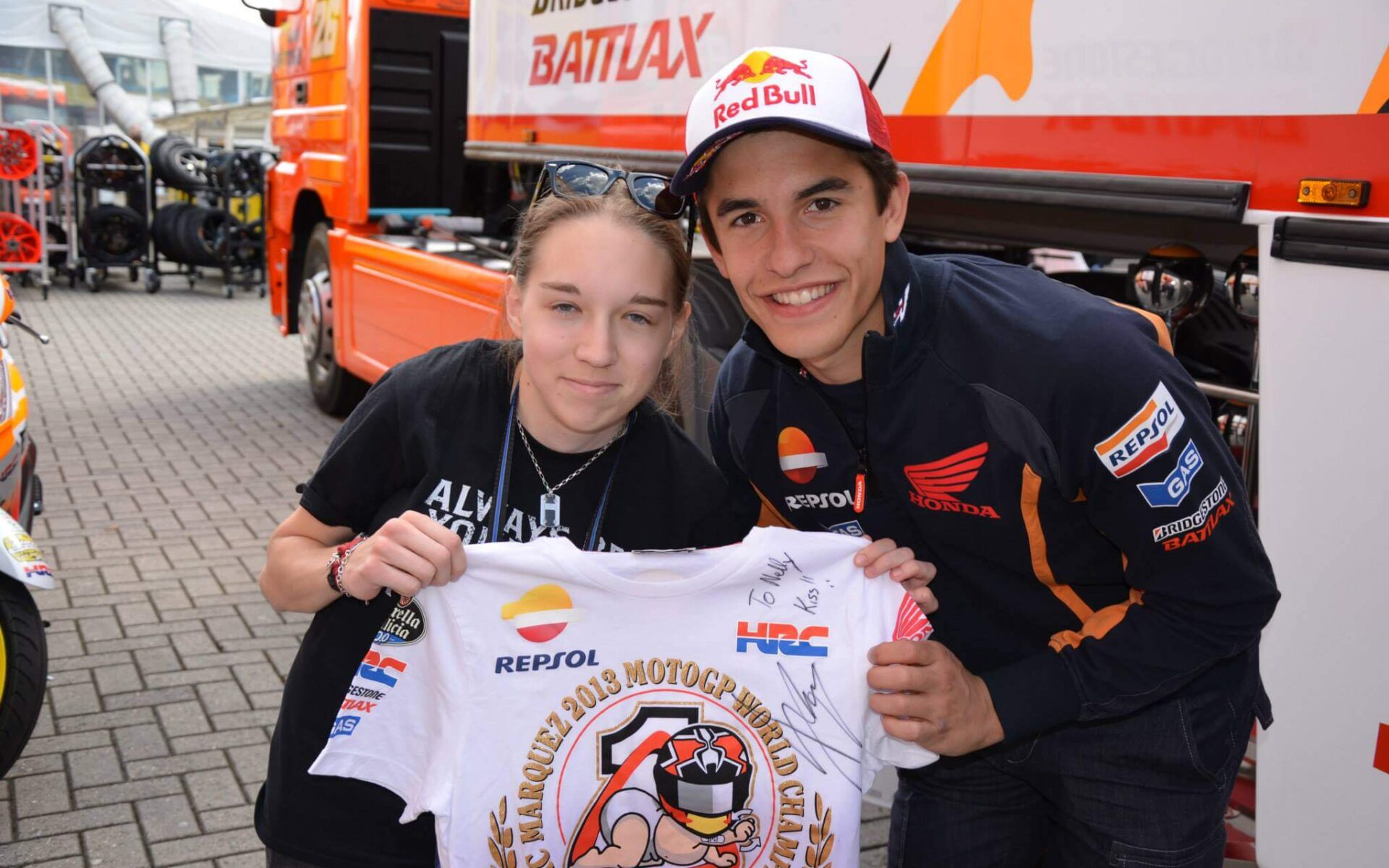 Pomóżmy motocyklistce! Zakręcona na punkcie MotoGP Nelly zbiera na poważną operację