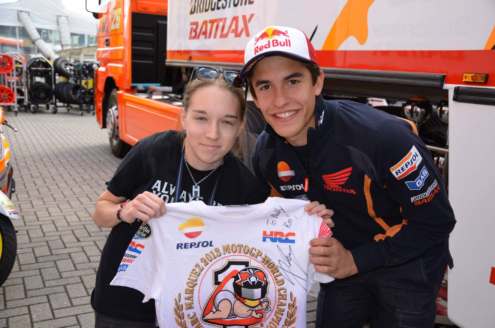 Pomóżmy motocyklistce! Zakręcona na punkcie MotoGP Nelly zbiera na poważną operację