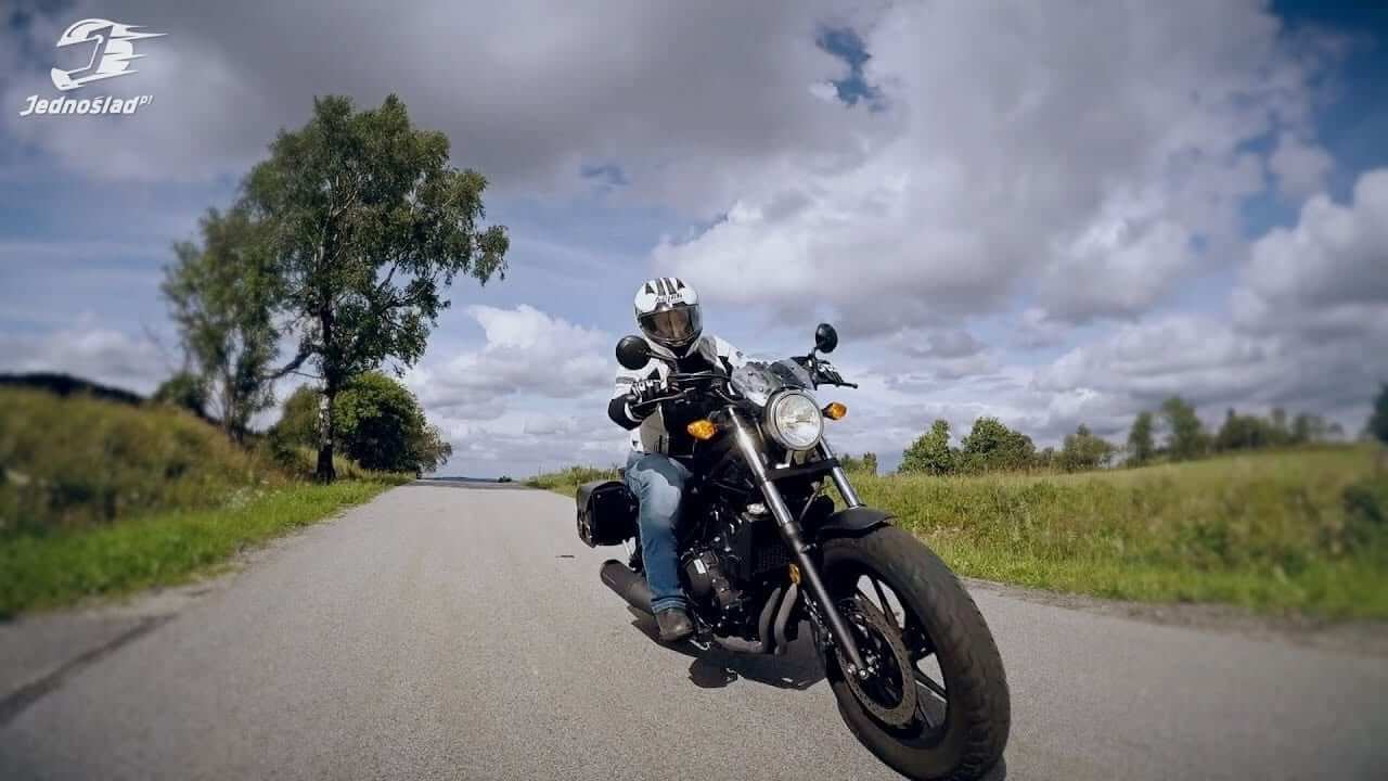 Honda CMX500 Rebel 2017: Moja mama testuje małego choppera od Hondy! [WIDEO]
