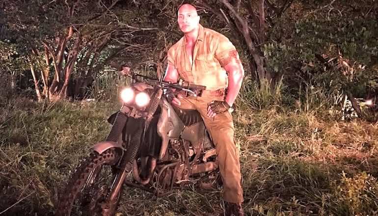 The Rock na Suzuki DRZ400 w Jumanji 2