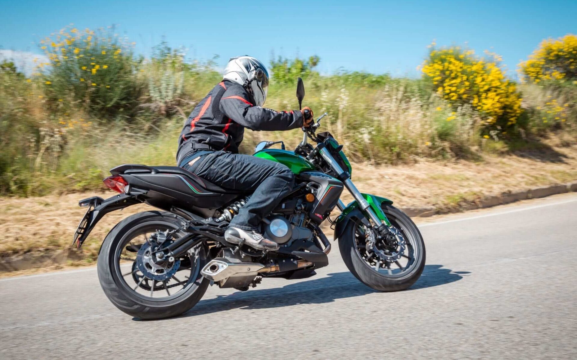 Przegląd uniwersalnych opon motocyklowych od Pirelli. Pirelli Angel ST, Pirelli Angel CiTy i Pirelli Angel GT
