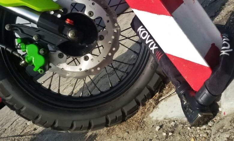 Ochrona motocykla przed kradzieżą. Łańcuch z alarmem Kovix