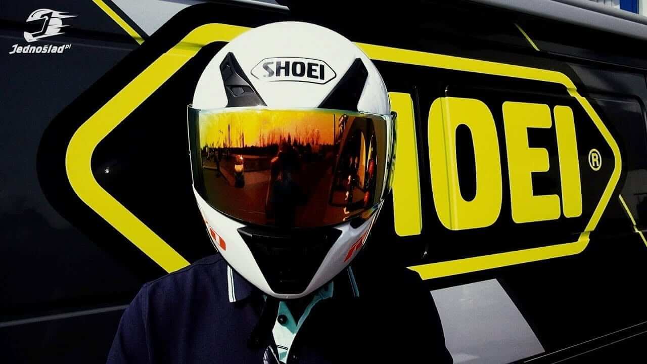Co widzi kierowca motocykla w różnych rodzajach wizjerów?