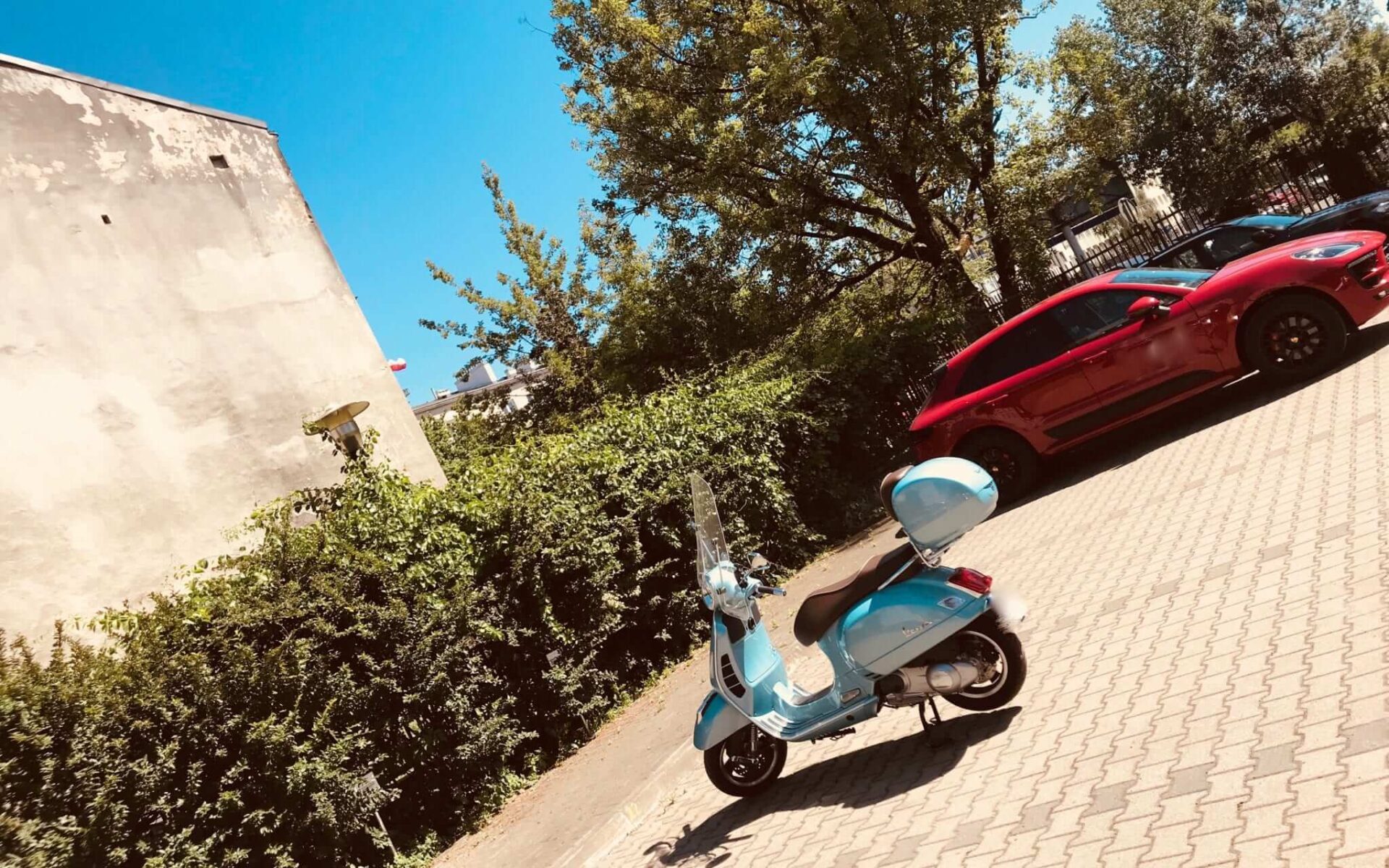 Parkowanie motocykli i skuterów: Nie bądź egoistą, nie blokuj miejsc