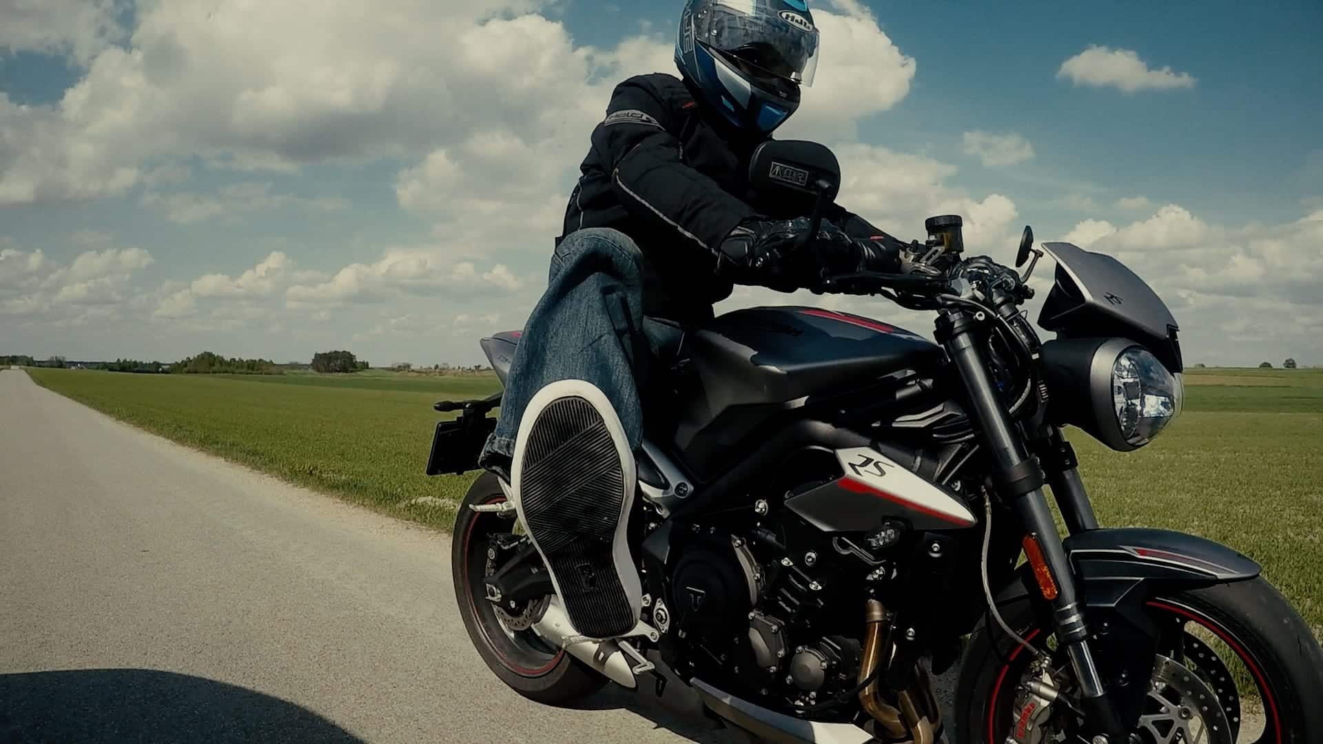 Kurtka, jeansy, trampki i kask szczękowy. Jak wygląda mój zestaw za 4500 zł? (RST, HJC, Ozone, Held)
