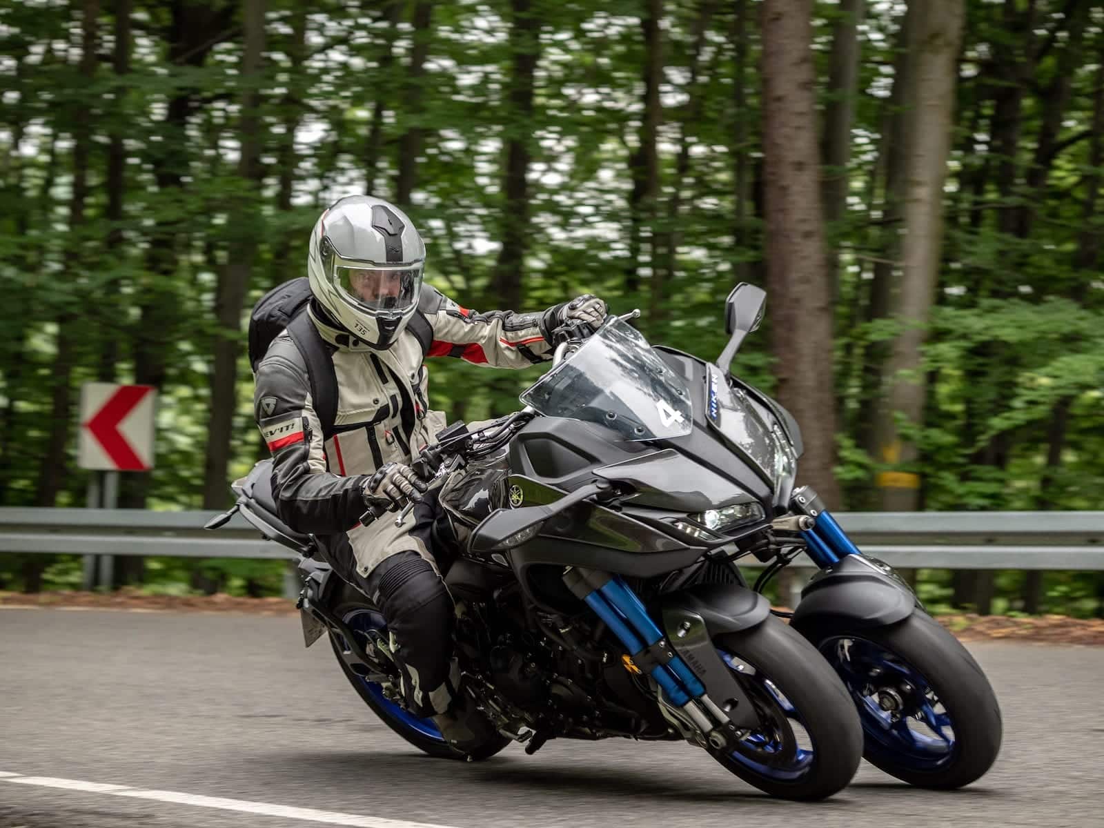 Yamaha NIKEN 2018 w naszych rękach. Motocyklowy carving