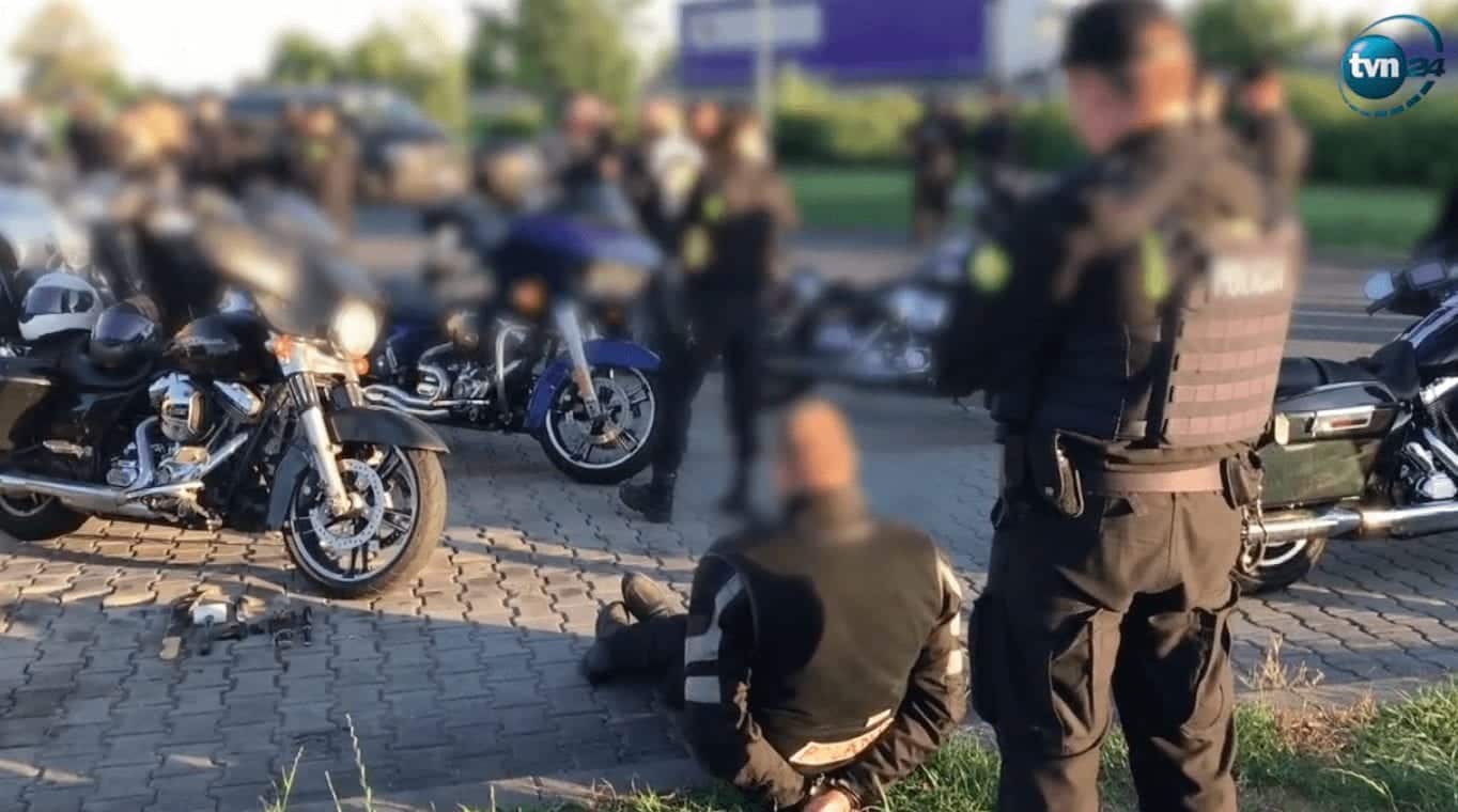 Pod Wrocławiem zatrzymano grupę motocyklistów. Posiadali broń i narkotyki