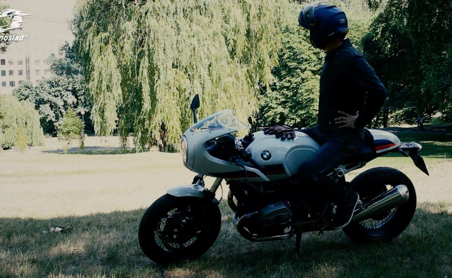 Jak sobie radzić na motocyklu w upalne dni, w co się ubrać? Sprawdzamy BMW Venting