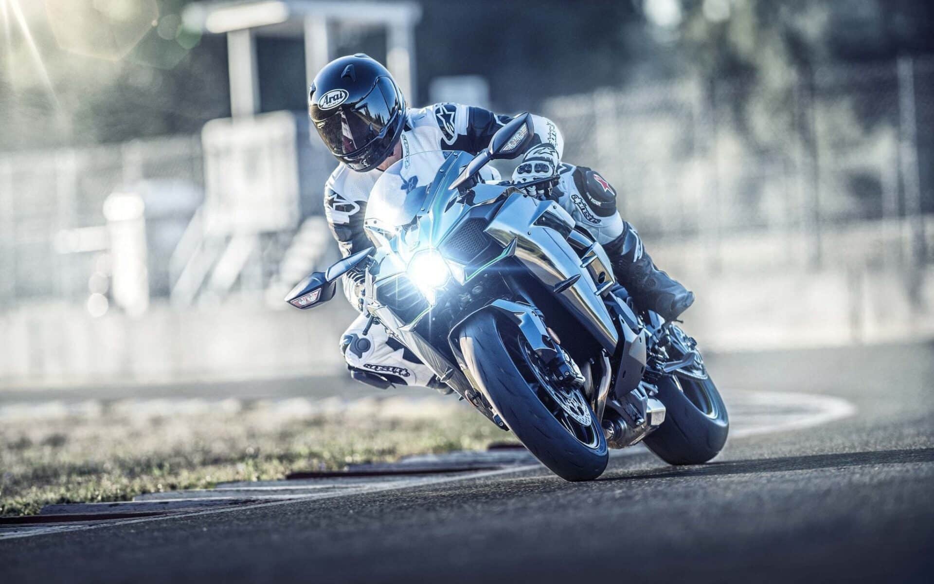 Kawasaki H2 2019 po liftingu. Teraz ma 231 KM! 