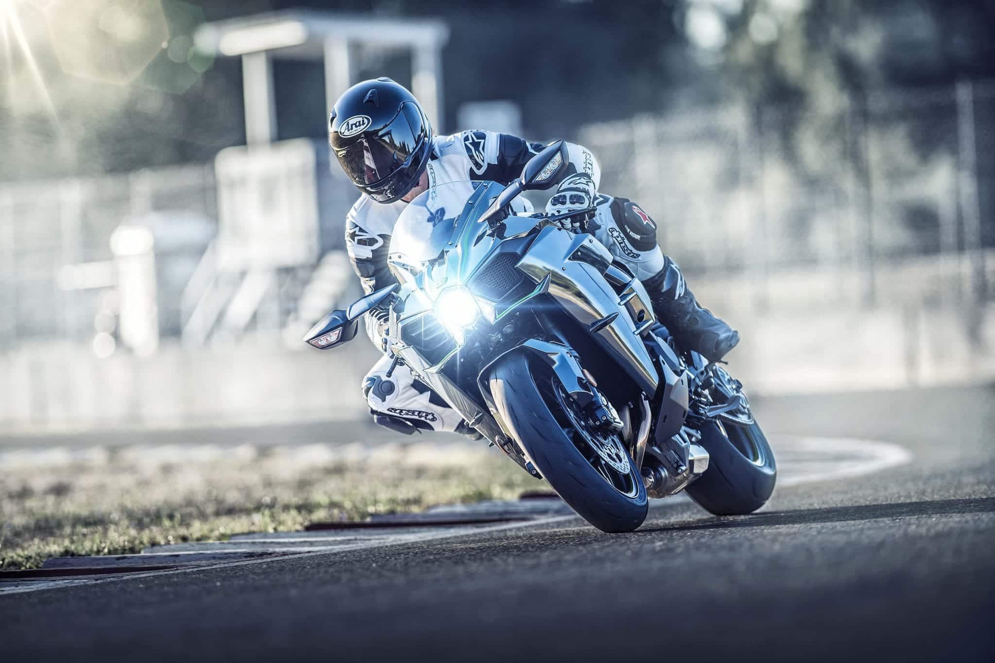 Kawasaki H2 2019 po liftingu. Teraz ma 231 KM! 