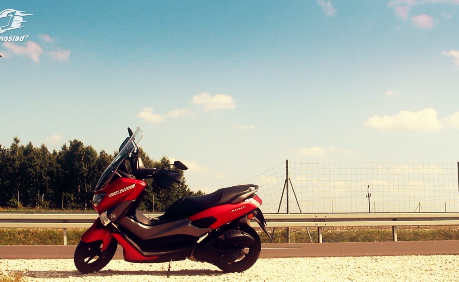 Yamaha NMAX 125: Skuter miejski z domieszką maxi skutera i turystyka
