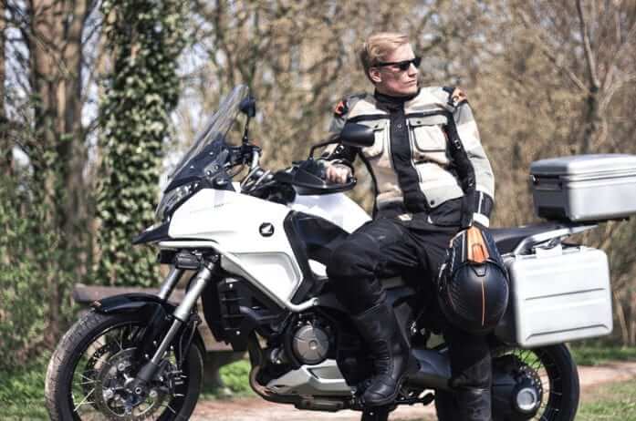 Odzież motocyklowa iXS. Nowa marka dostępna w Polsce