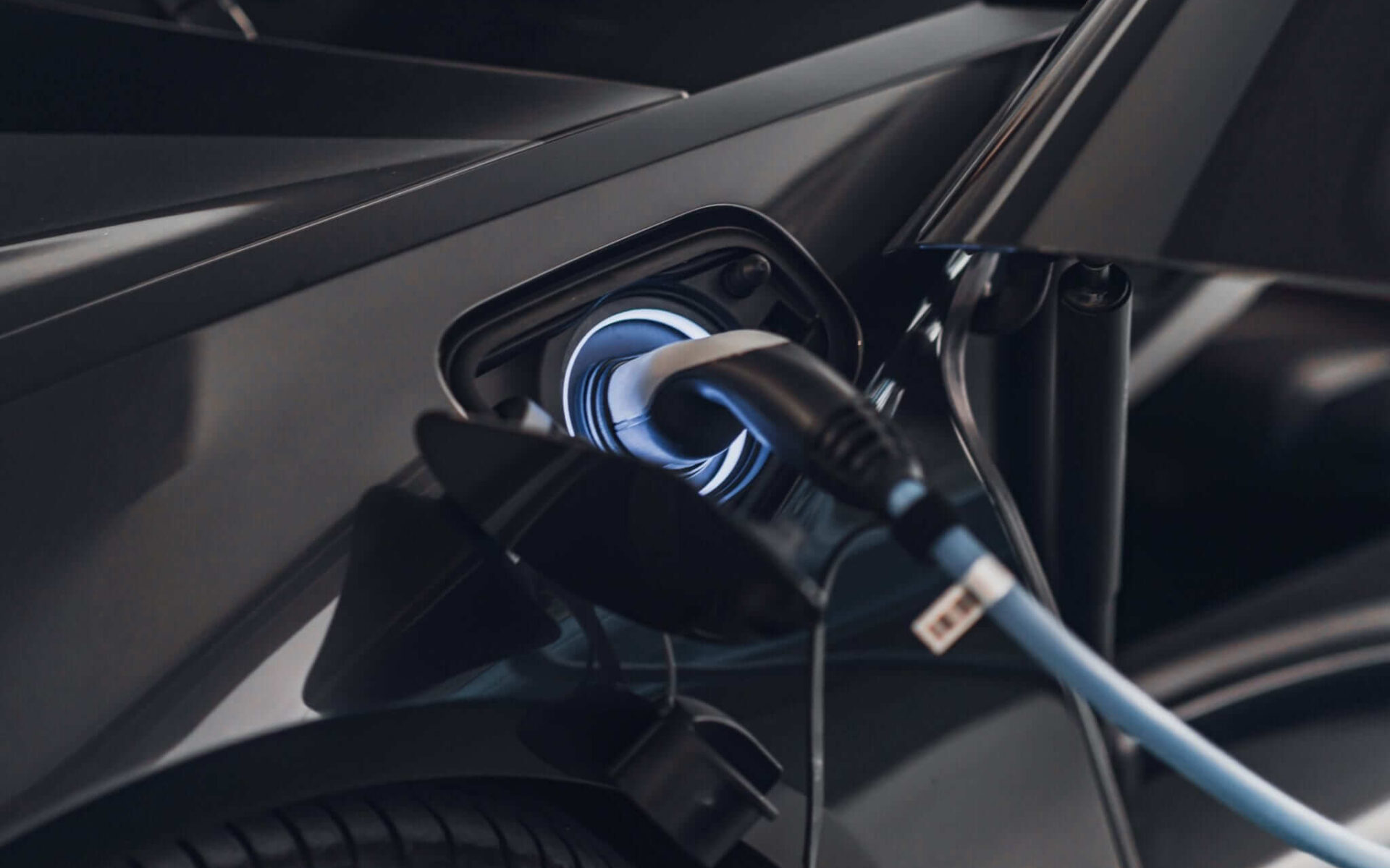 Motocykle i samochody elektryczne: Czy warto dziś zastanawiać się nad rewolucją?