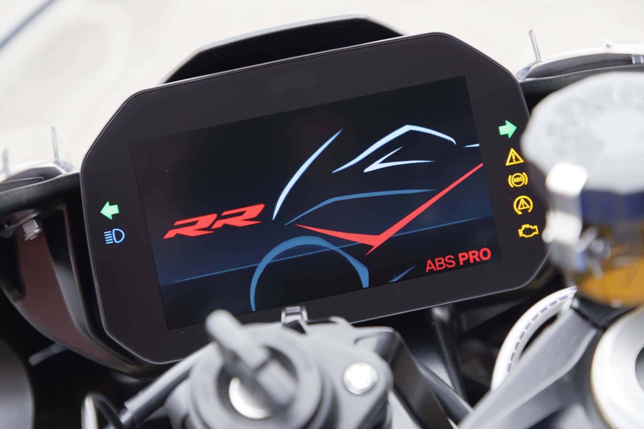 Motocyklowe wyświetlacze: Tablety, które warto chronić