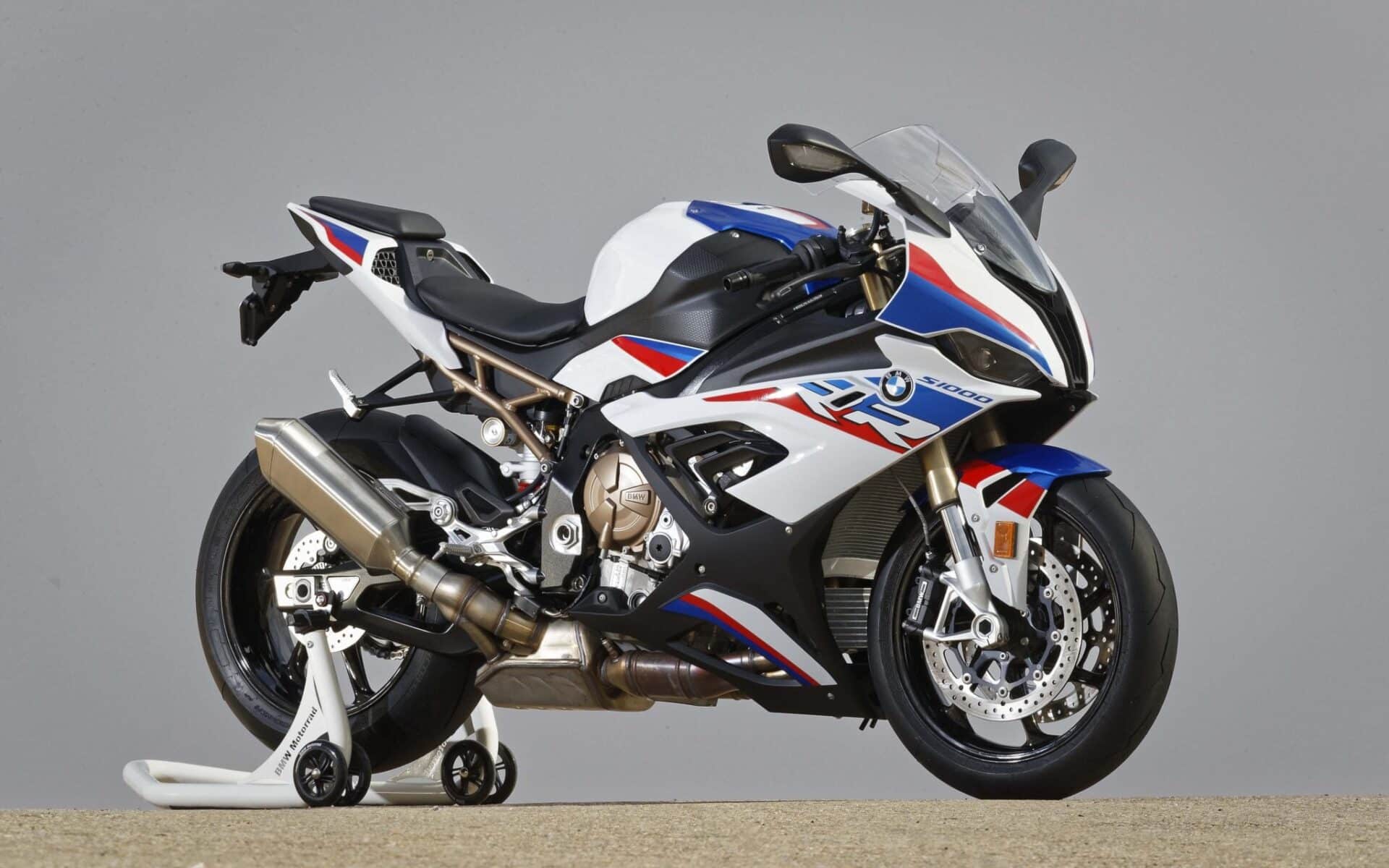 Opony Bridgestone Battlax Hypersport S21 w nowym BMW S1000RR