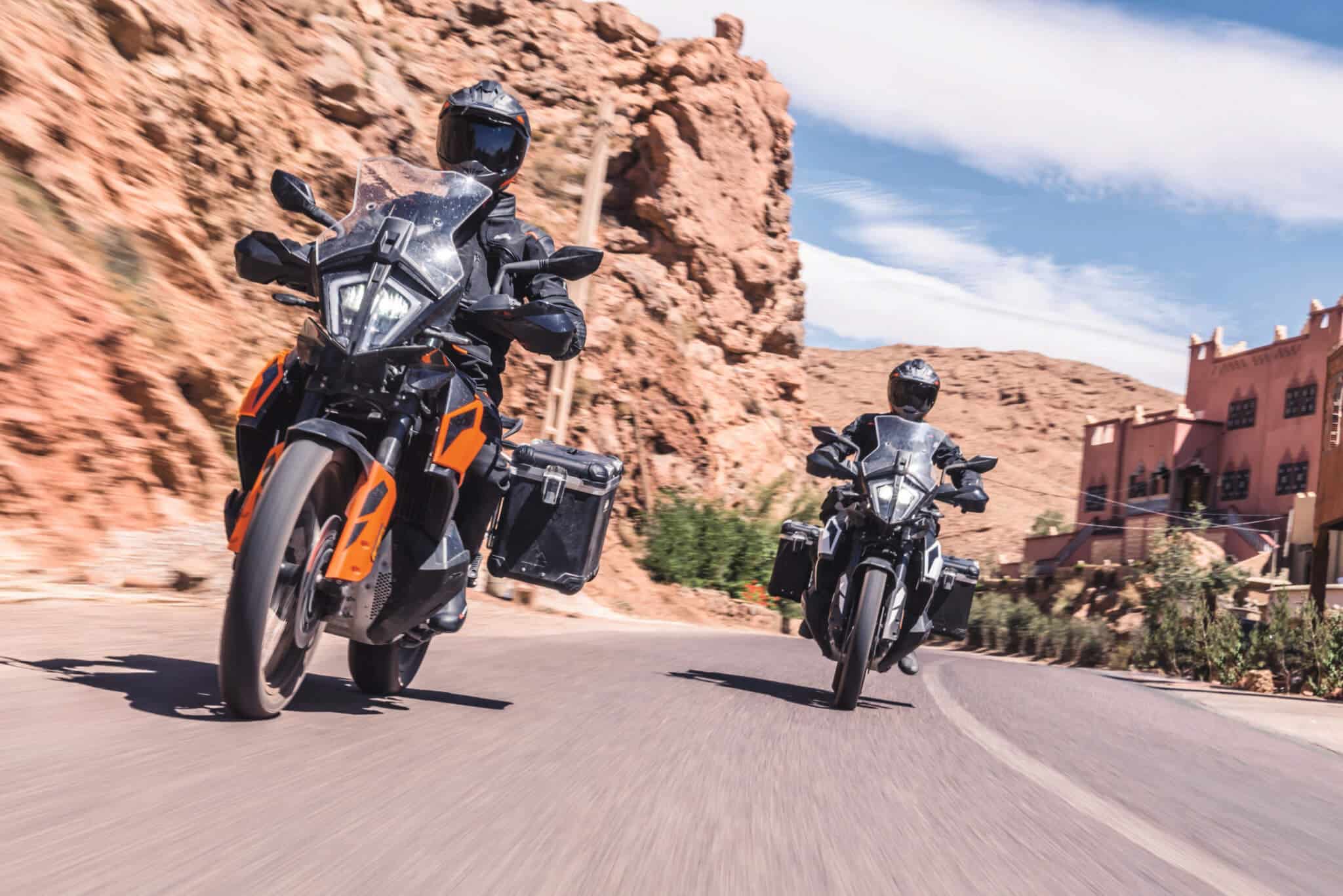 KTM 790 Adventure 2019 i 790 Adventure R 2019. Klasa średnia po austriacku