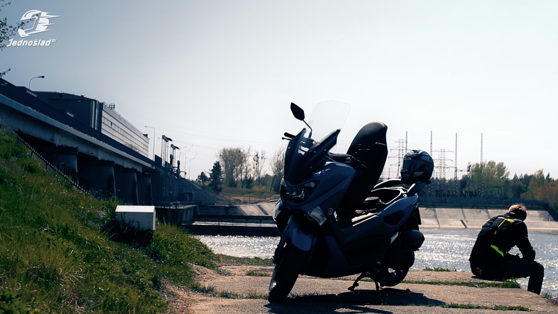 Yamaha NMAX 125: Czy skuter na prawo jazdy B nadaje się do uprawiania turystyki?